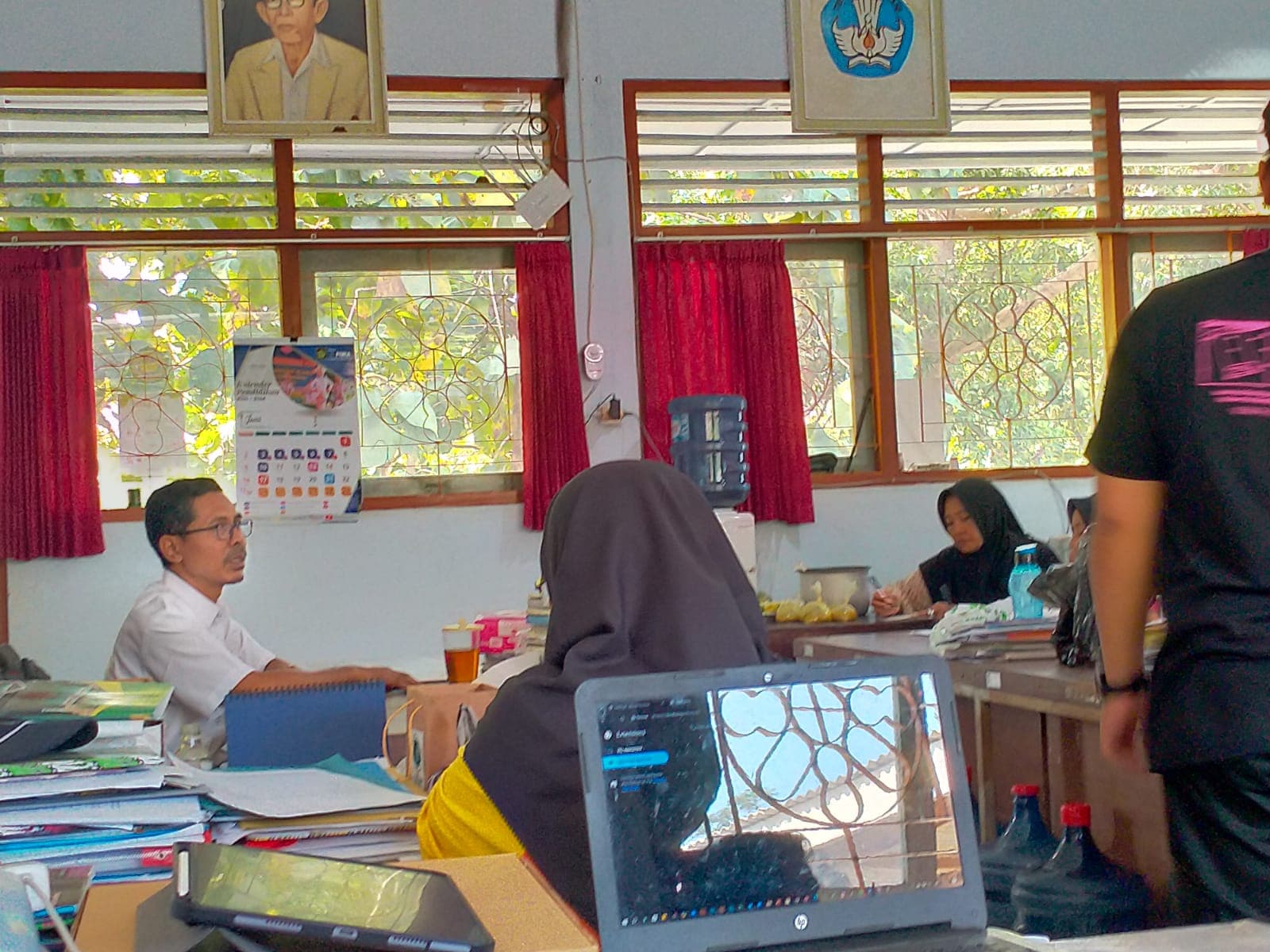 PENERAPAN KOMUNIKASI EFEKTIF DALAM MEMBANGUN SEMANGAT KERJA TENAGA PENDIDIK DAN KEPENDIDIKAN DI SMP NEGERI 3 SAMIGALUH